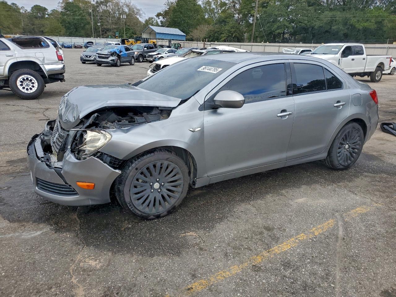 SUZUKI KIZASHI SE 2012
