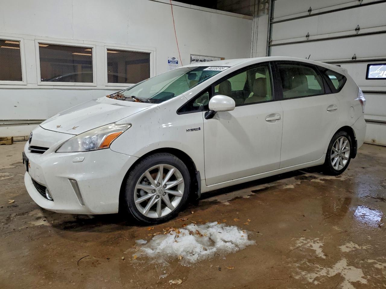 TOYOTA PRIUS V 2012