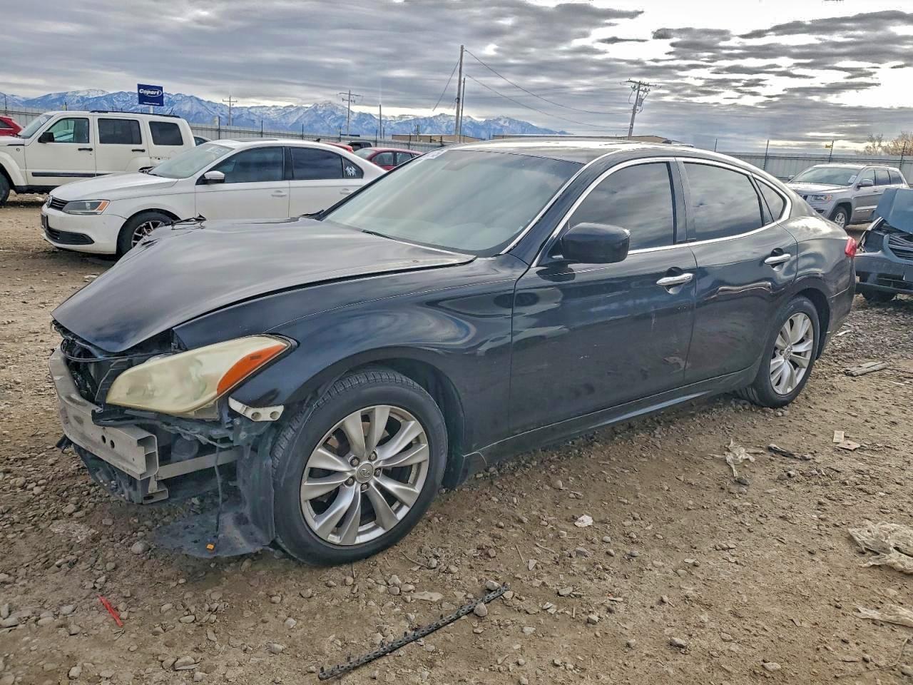 INFINITI M37 2011