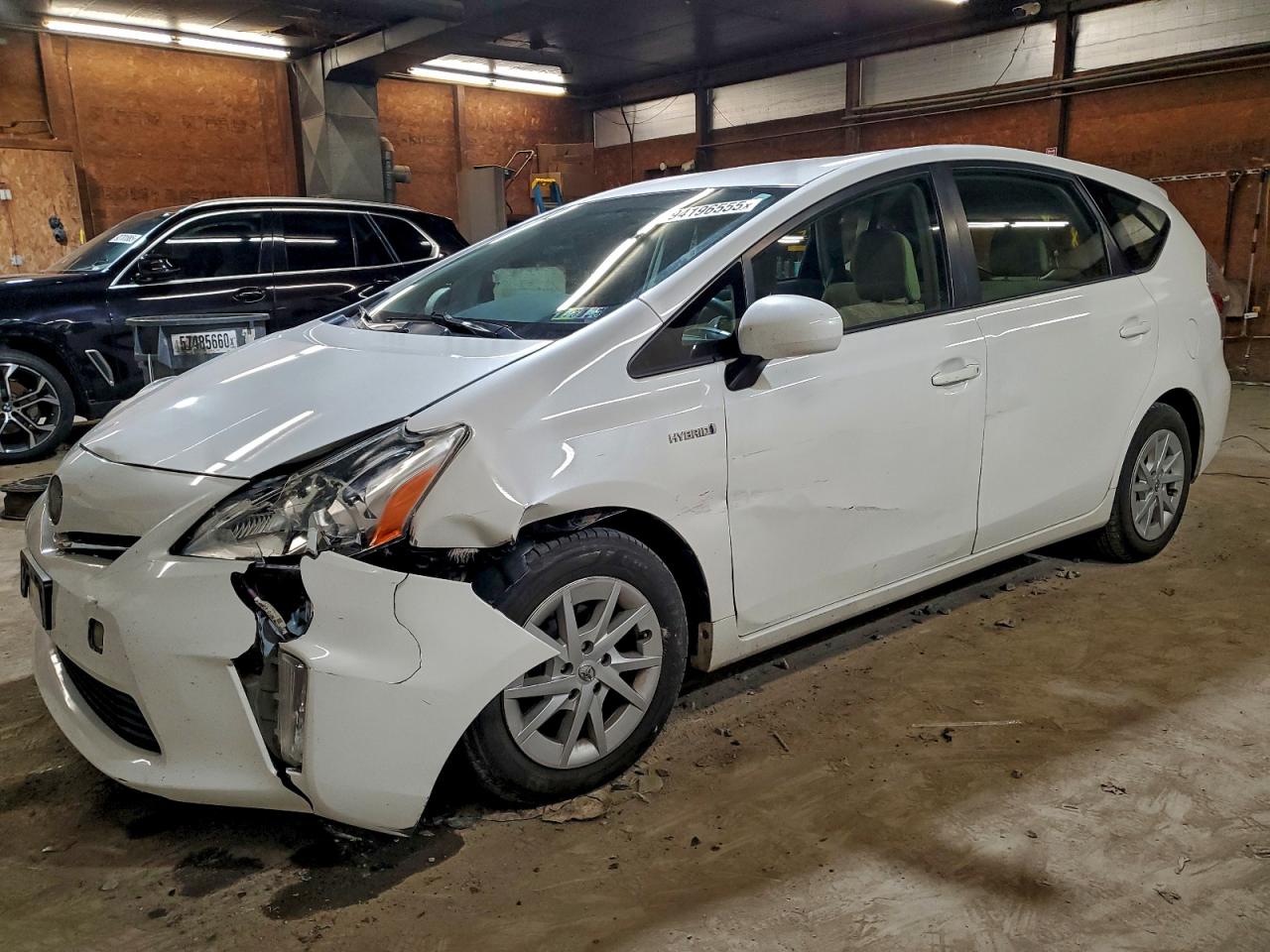 TOYOTA PRIUS V 2013