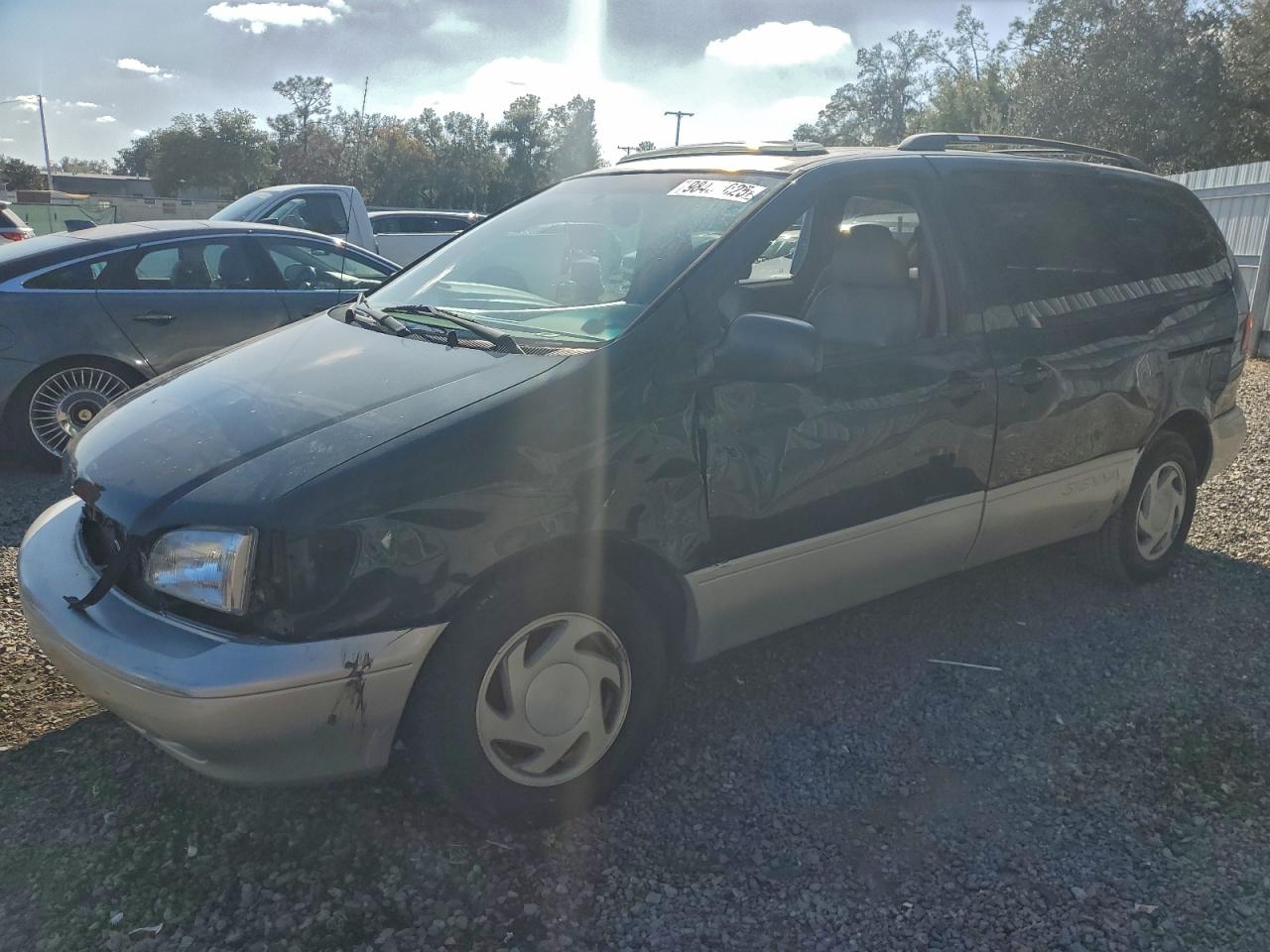 TOYOTA SIENNA LE 2000