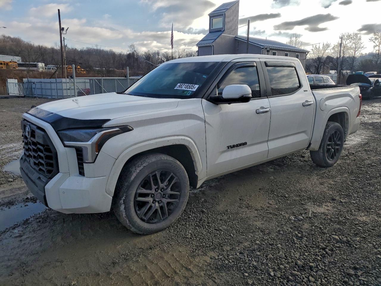 TOYOTA TUNDRA 2024