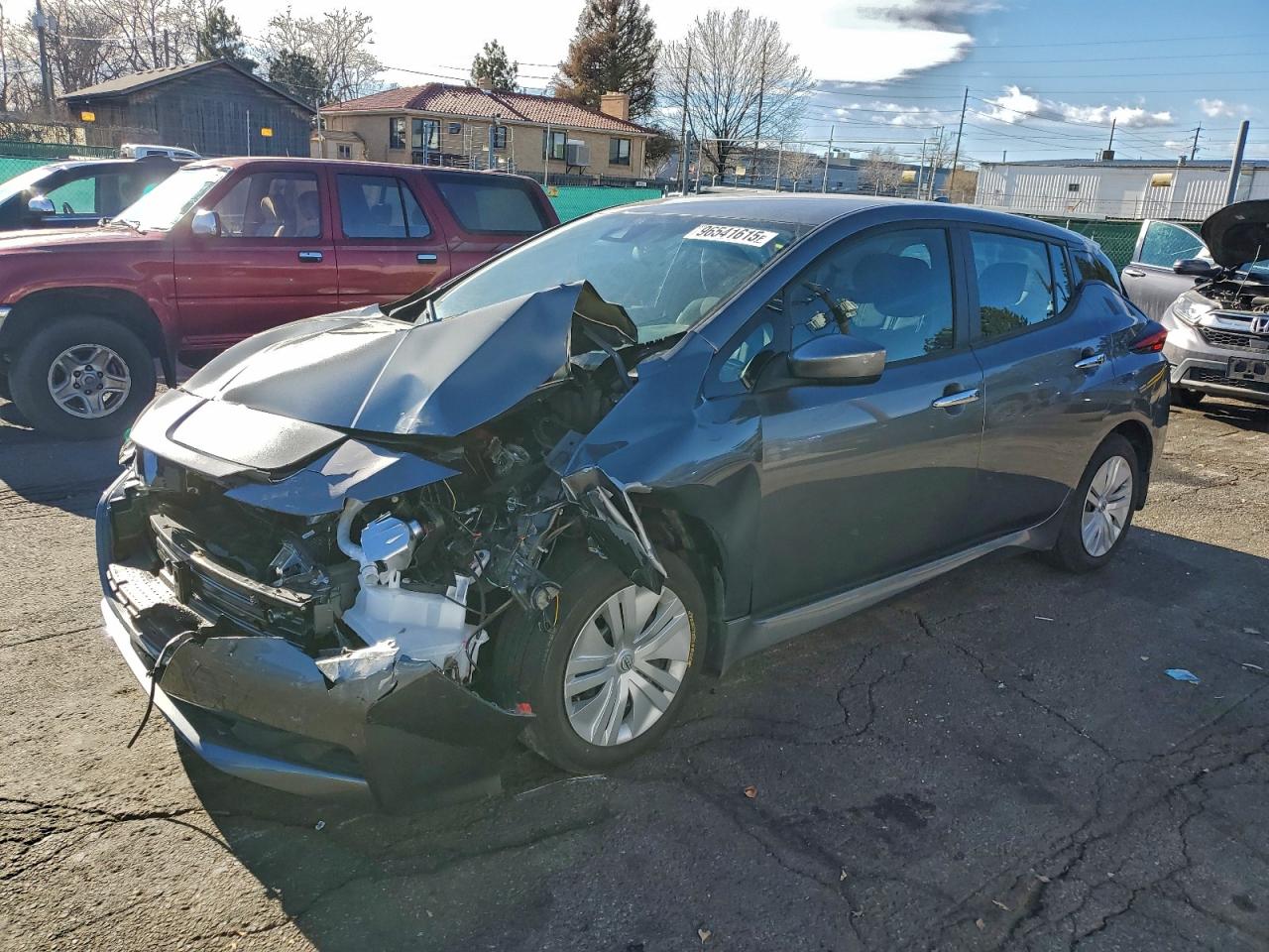 NISSAN LEAF 2025