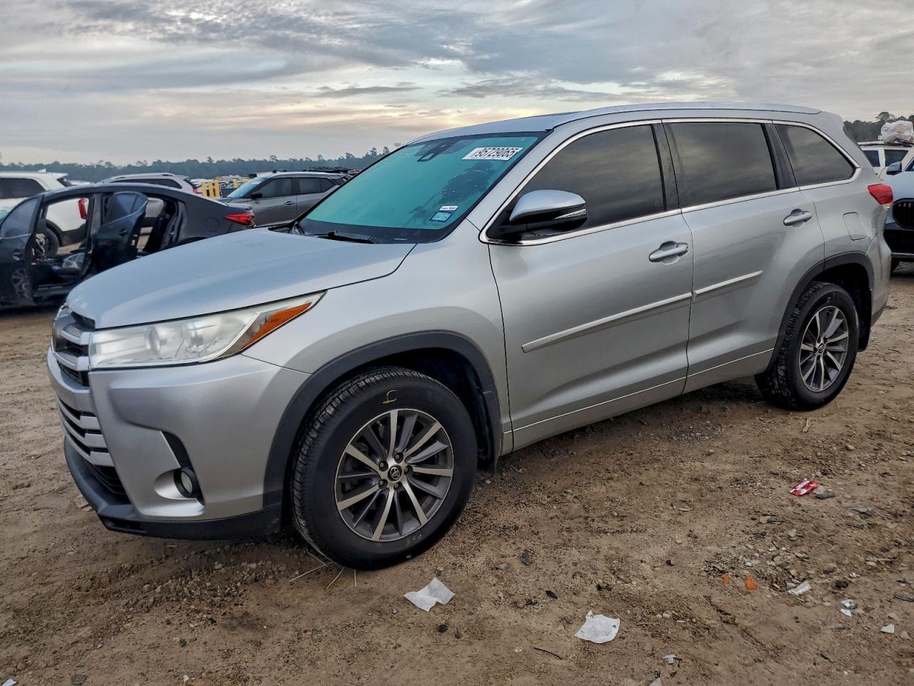 TOYOTA HIGHLANDER 2017