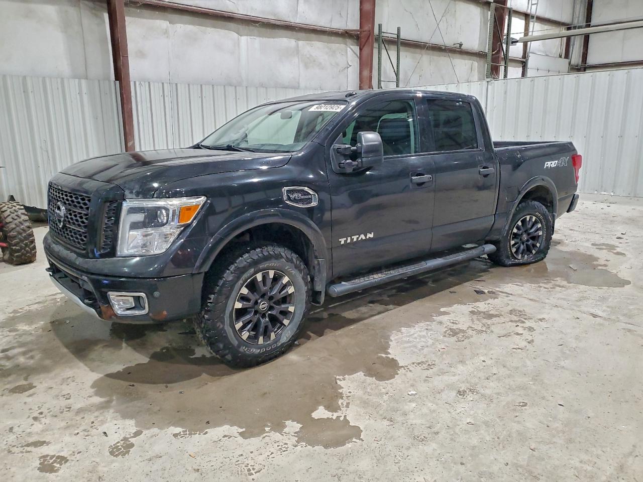 NISSAN TITAN 2017