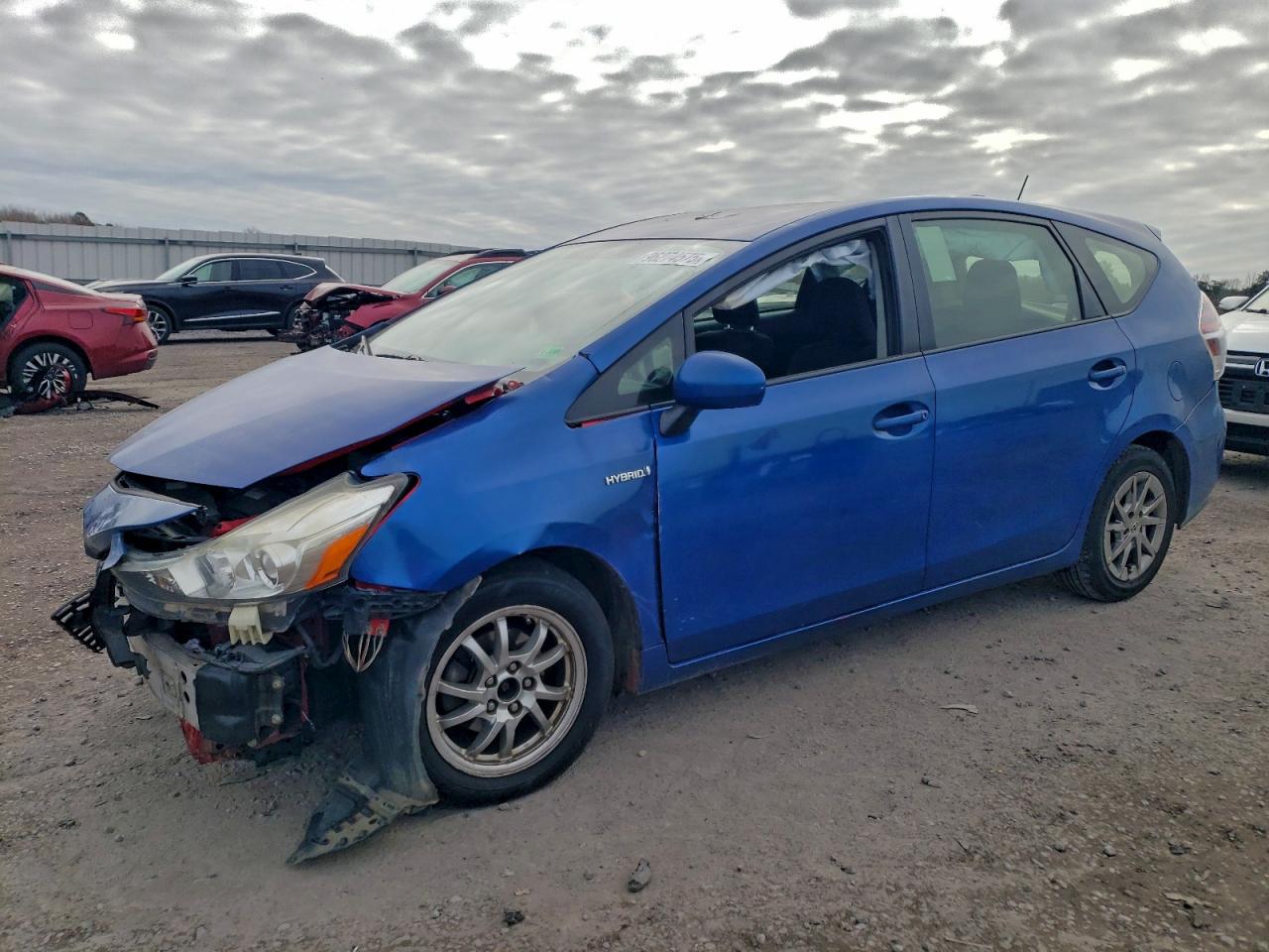 TOYOTA PRIUS V 2015
