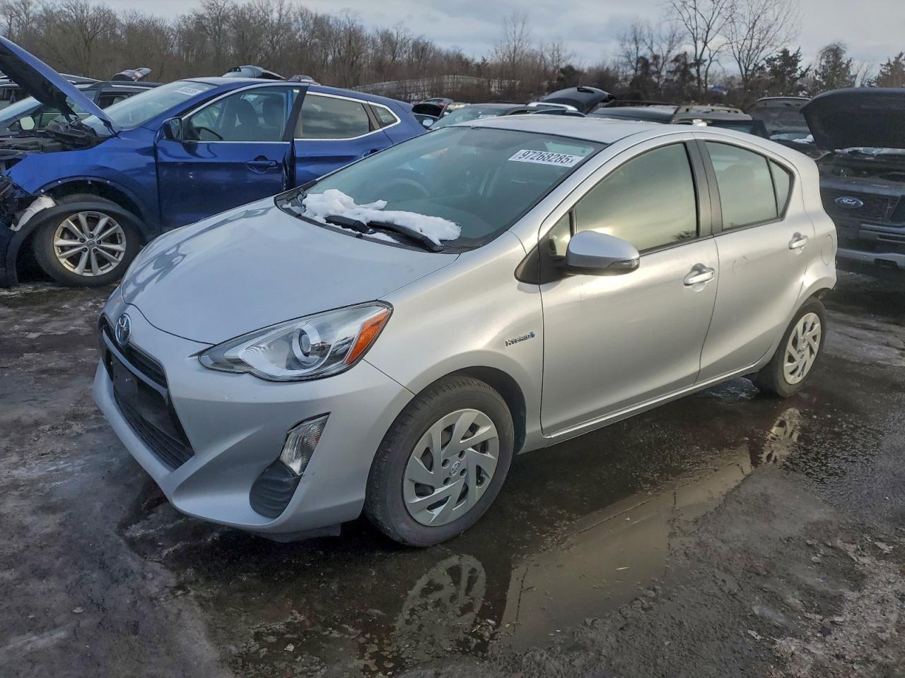TOYOTA PRIUS C 2016