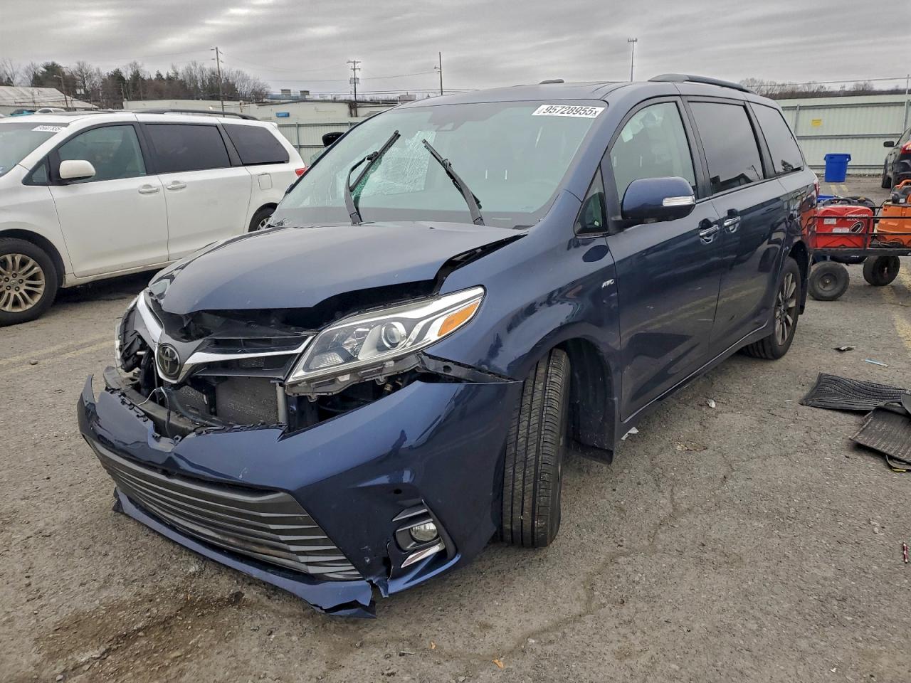 TOYOTA SIENNA XLE 2019