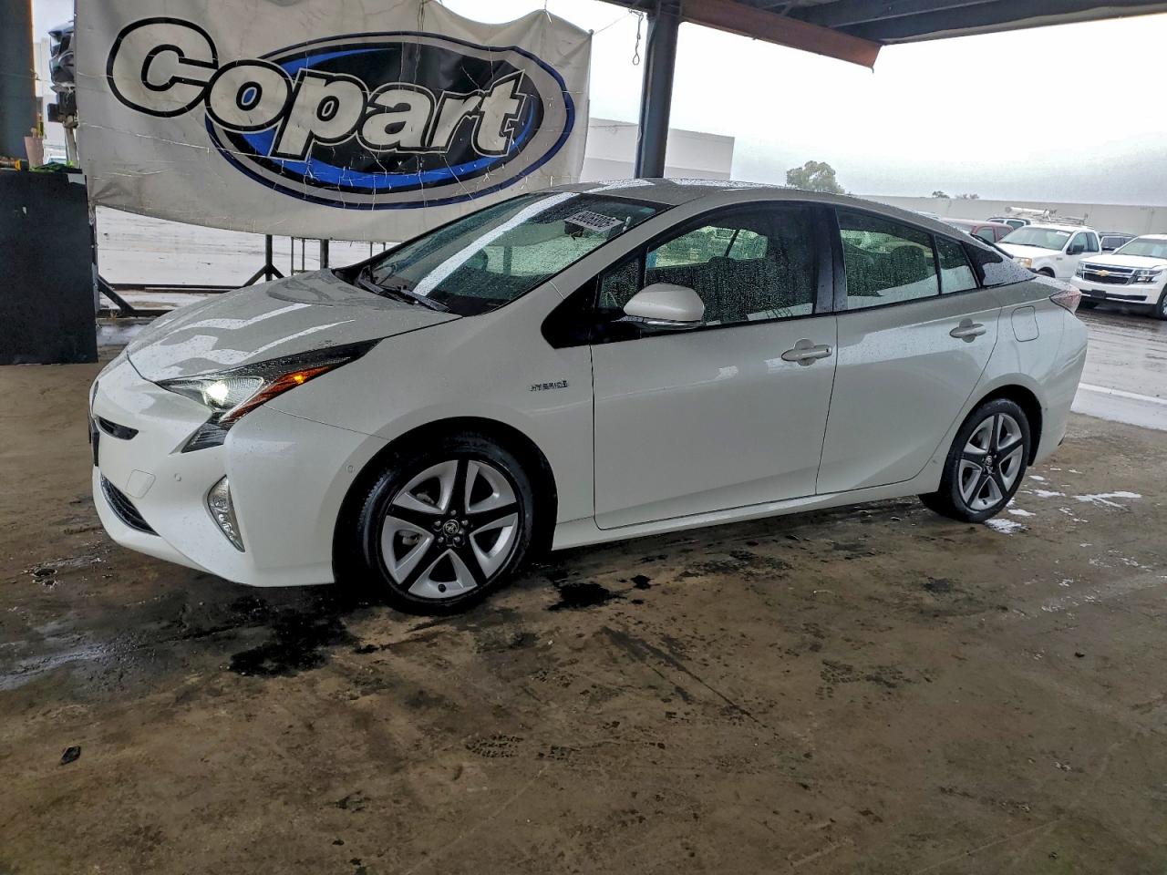 TOYOTA PRIUS 2018
