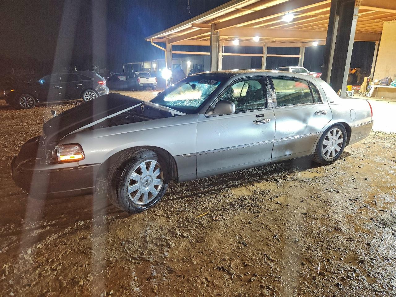LINCOLN TOWN CAR U 2004