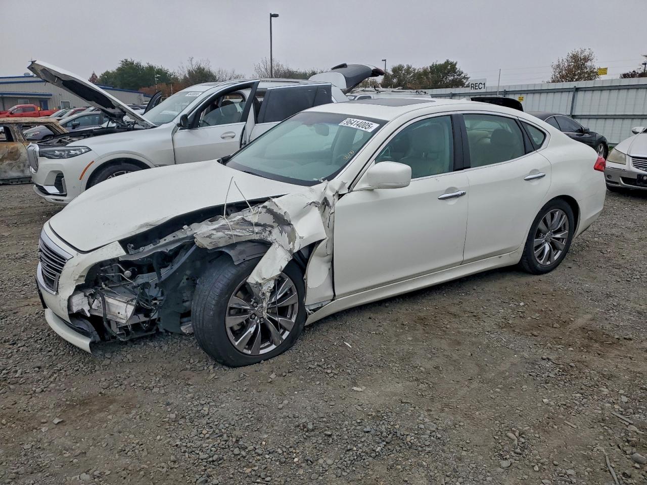 INFINITI M37 2011