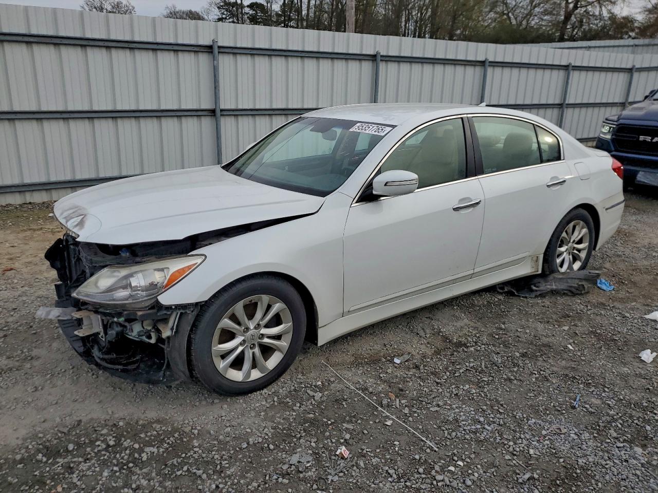 HYUNDAI GENESIS 3. 2012