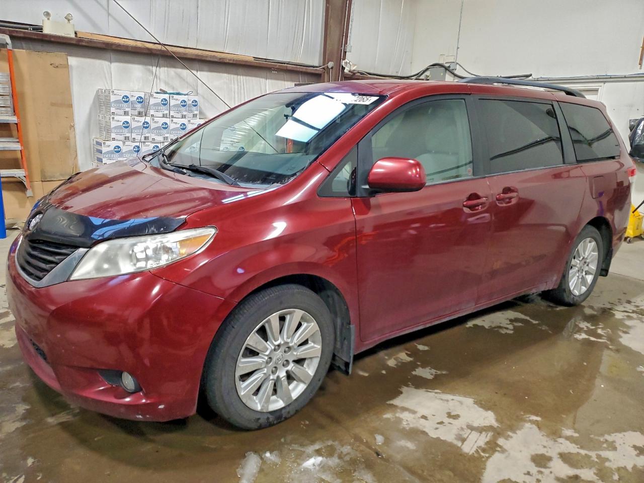 TOYOTA SIENNA LE 2011