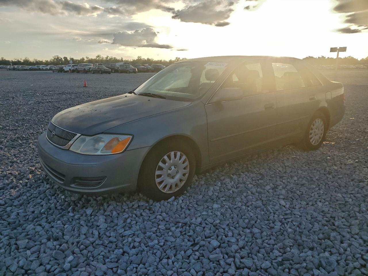 TOYOTA AVALON XL 2000