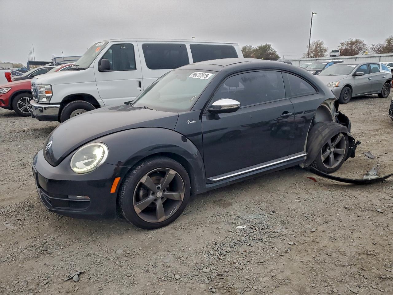 VOLKSWAGEN BEETLE 2013