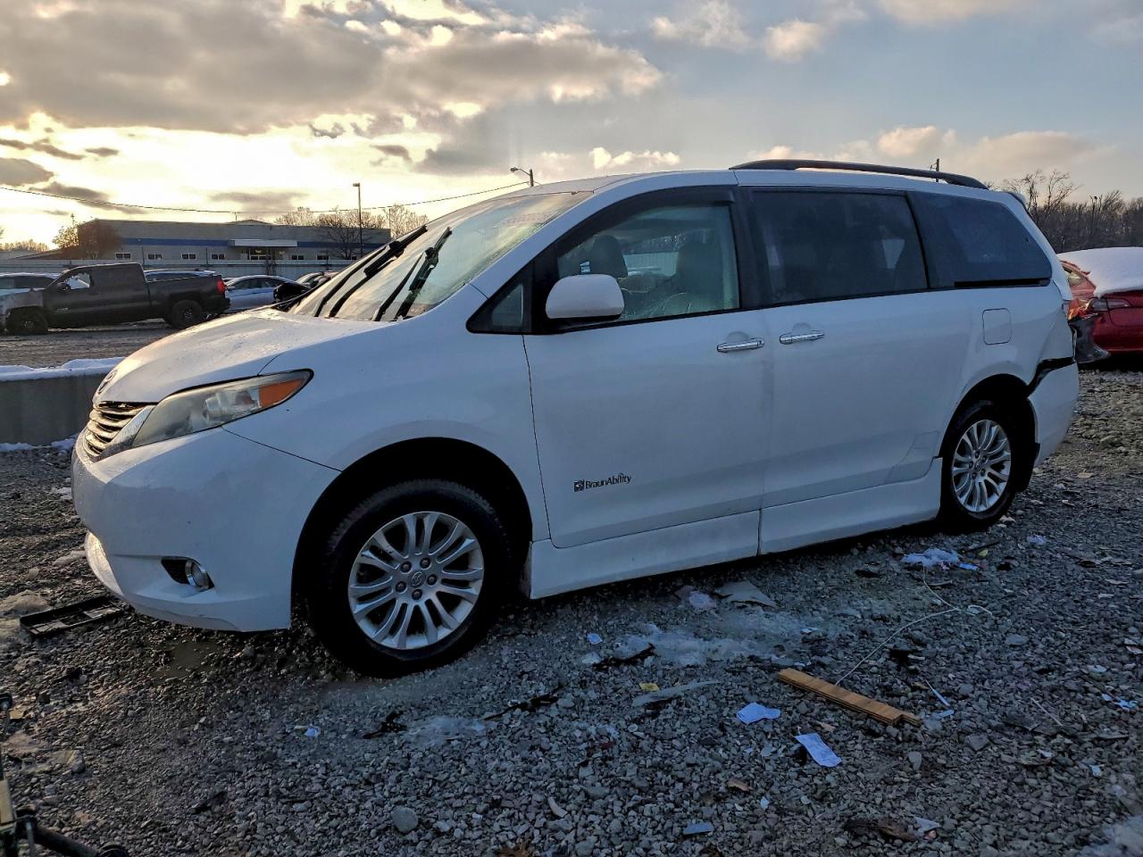 TOYOTA SIENNA 2011