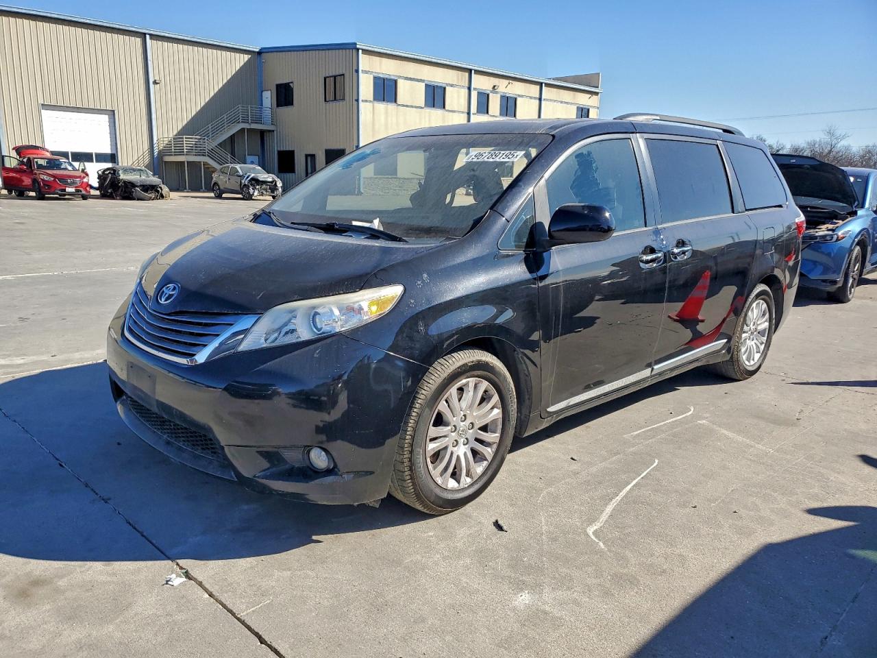 TOYOTA SIENNA 2016