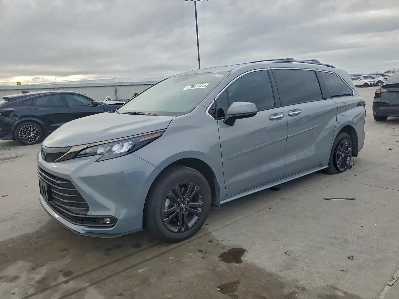 TOYOTA SIENNA XSE 2024