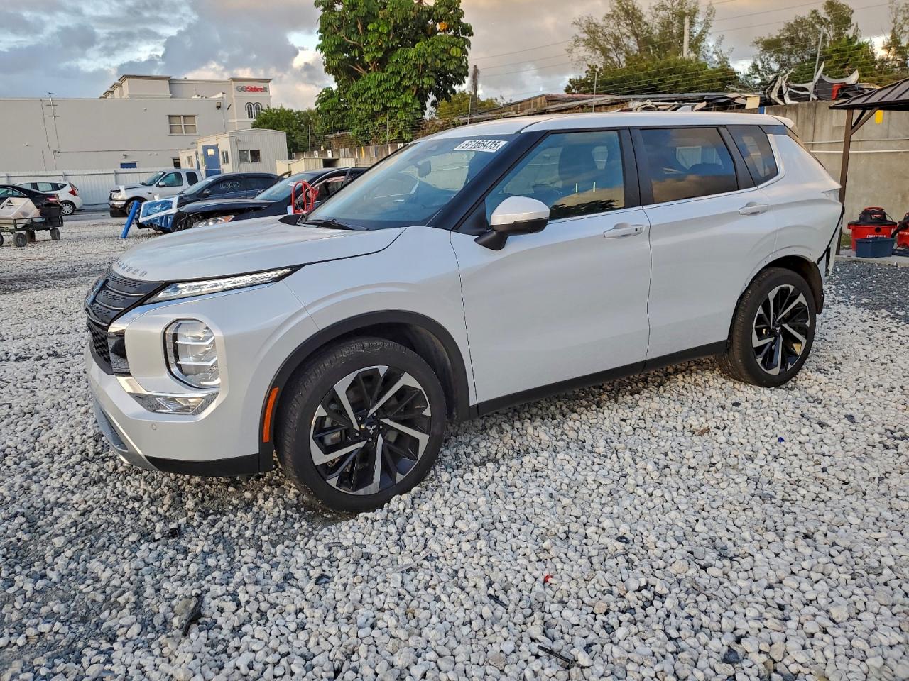 MITSUBISHI OUTLANDER 2024