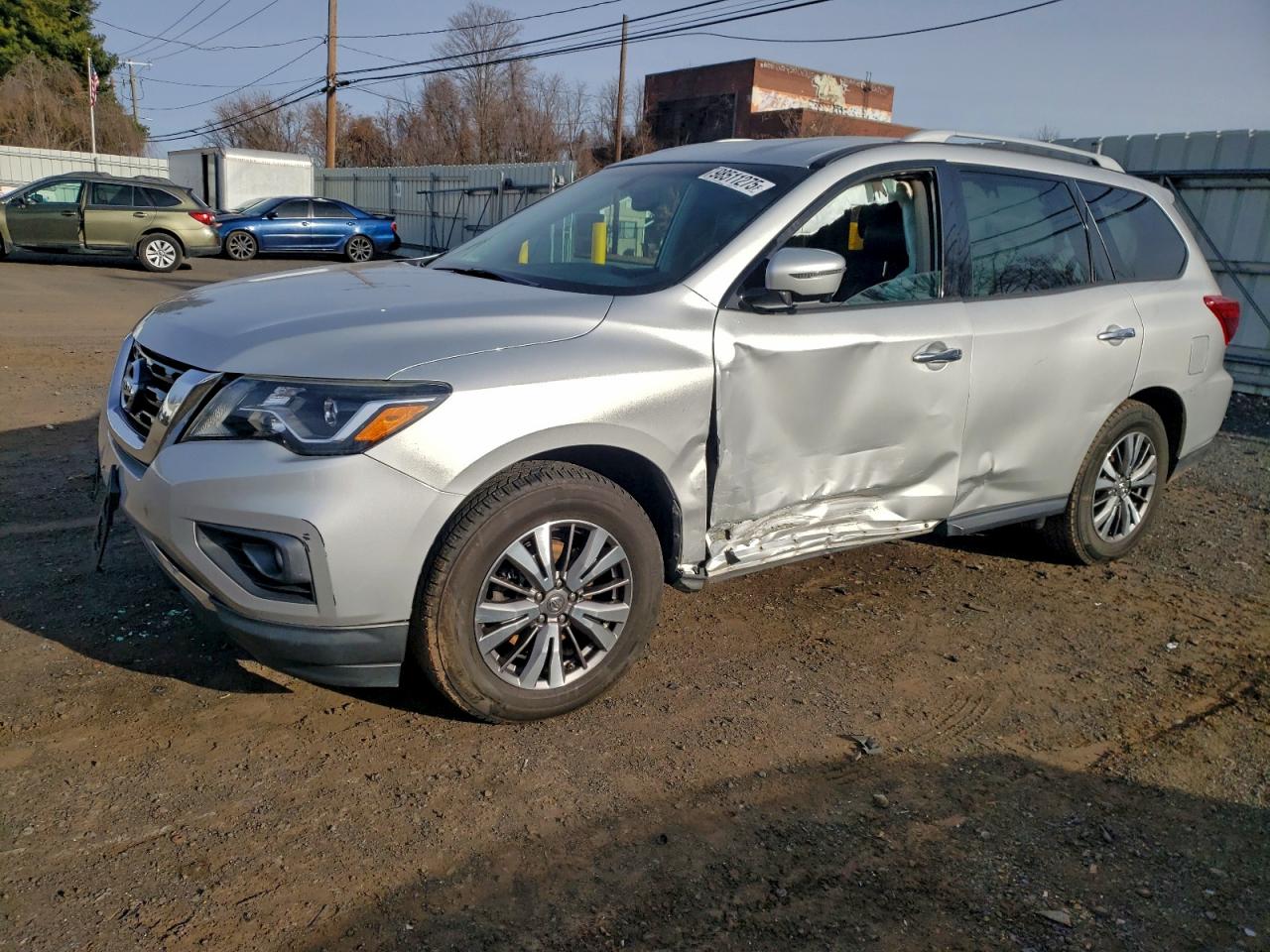 NISSAN PATHFINDER 2017