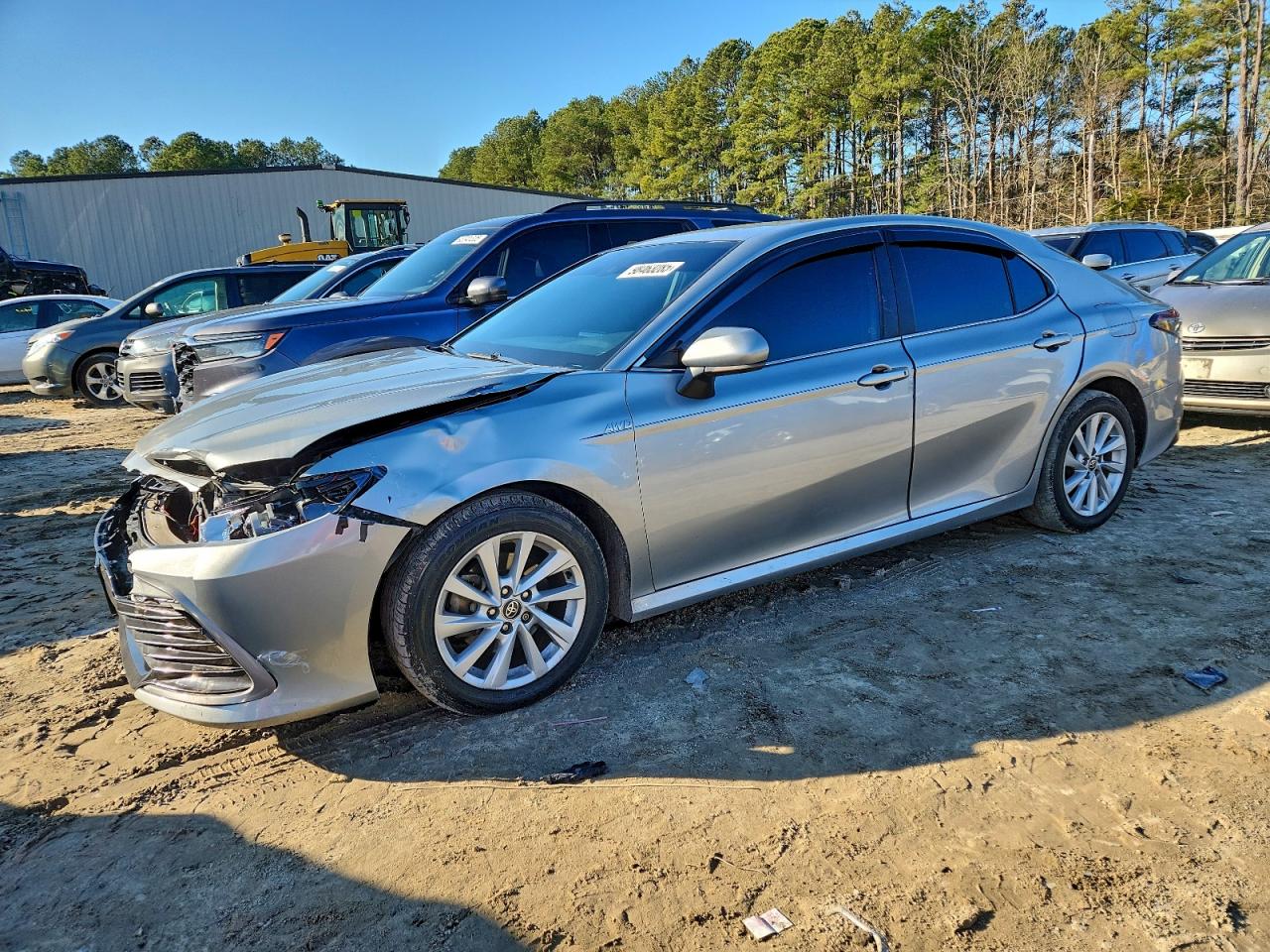 TOYOTA CAMRY LE 2021