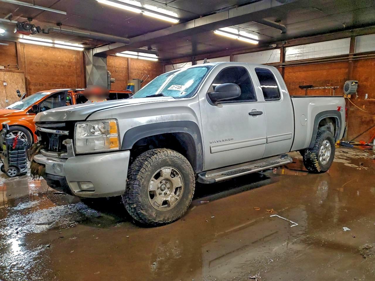 CHEVROLET SILVERADO 2011