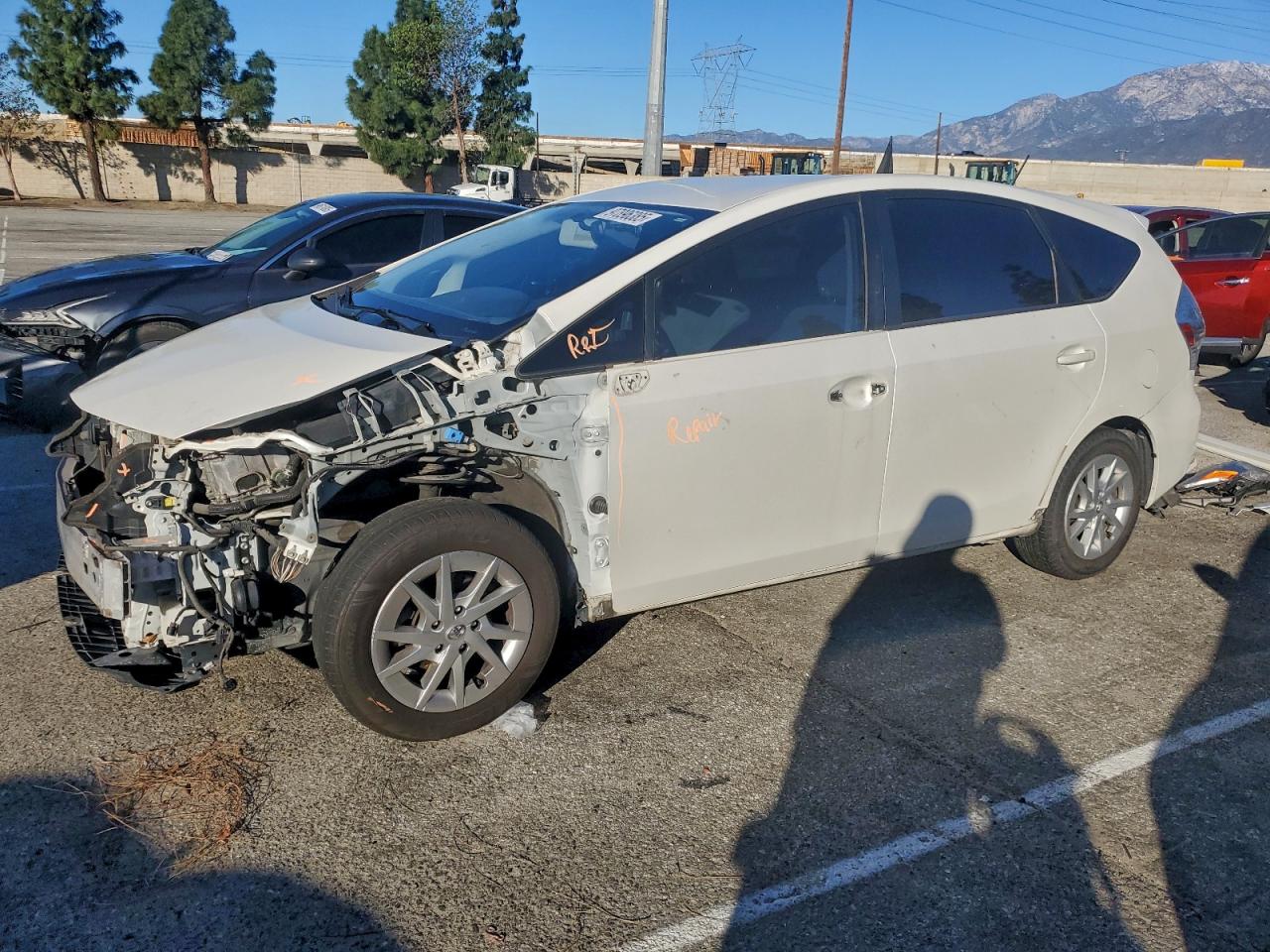 TOYOTA PRIUS V 2012
