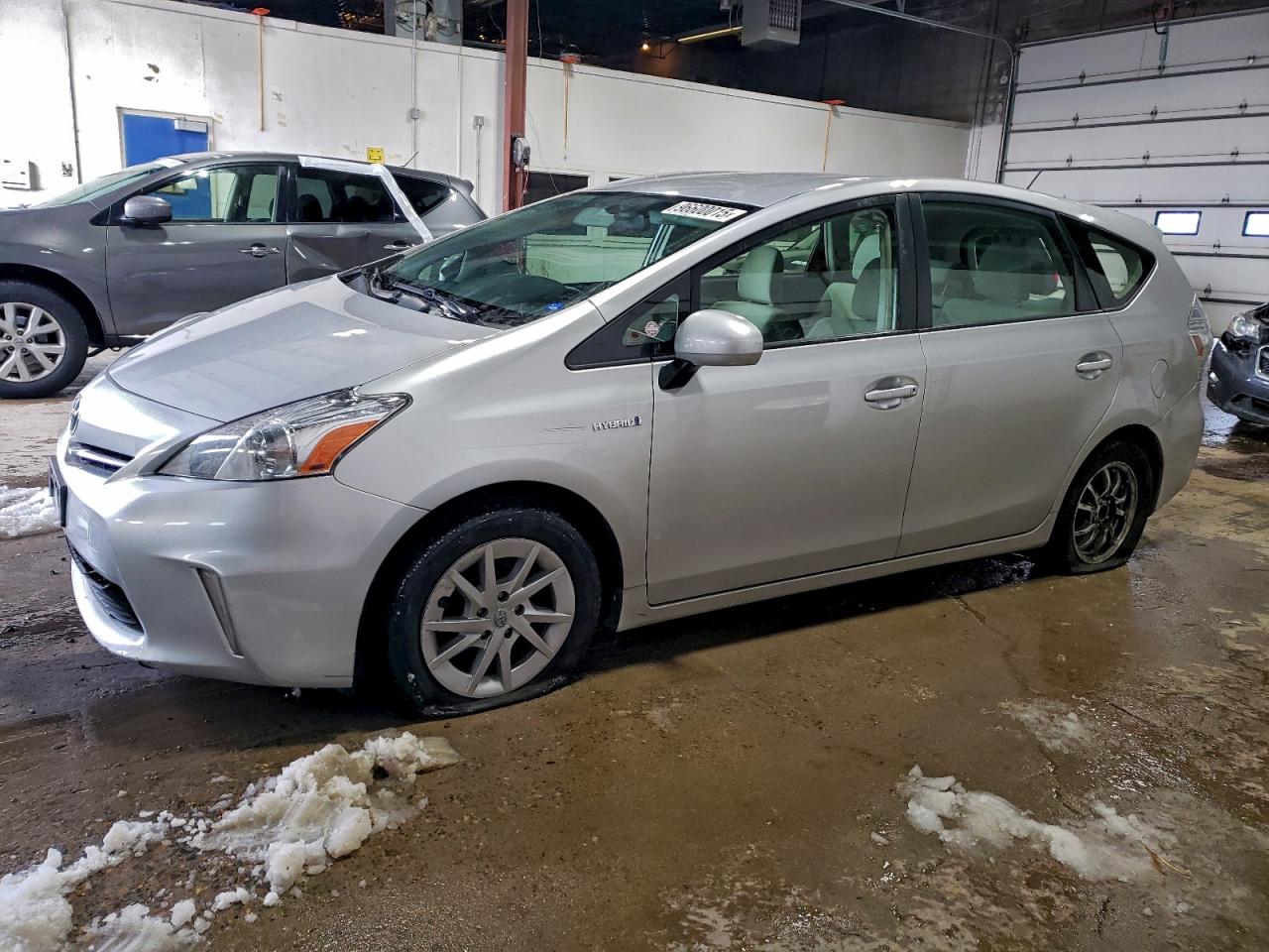 TOYOTA PRIUS V 2013