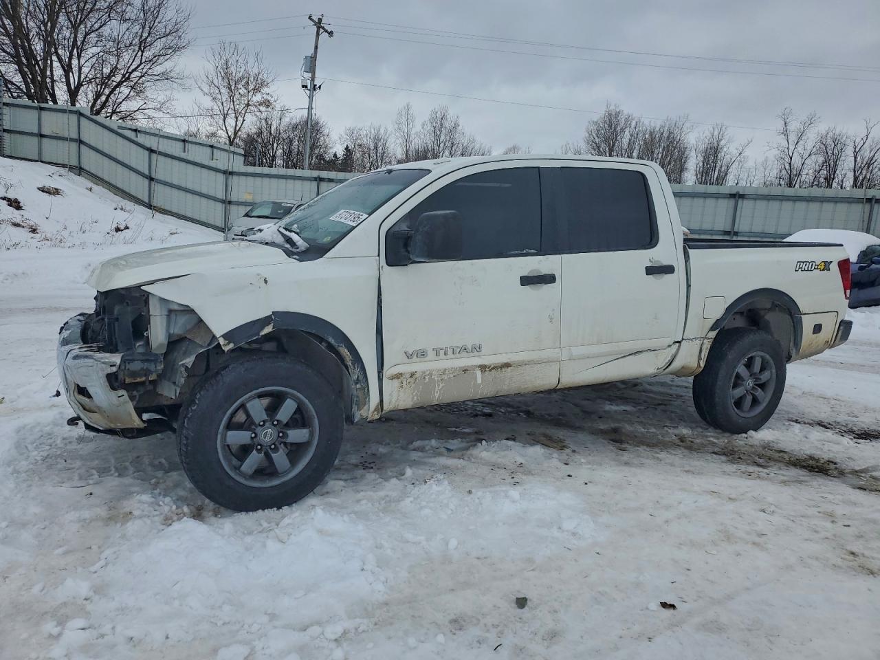 NISSAN TITAN 2015