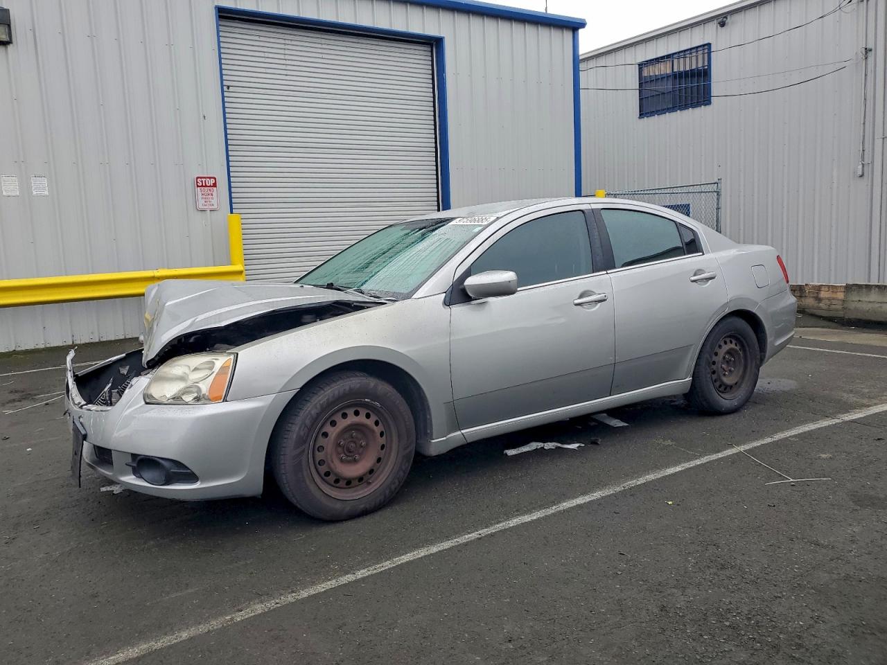 MITSUBISHI GALANT ES 2012