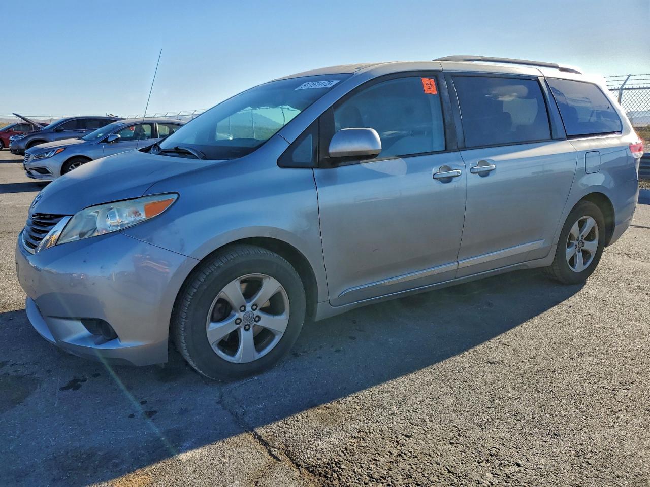 TOYOTA SIENNA LE 2013