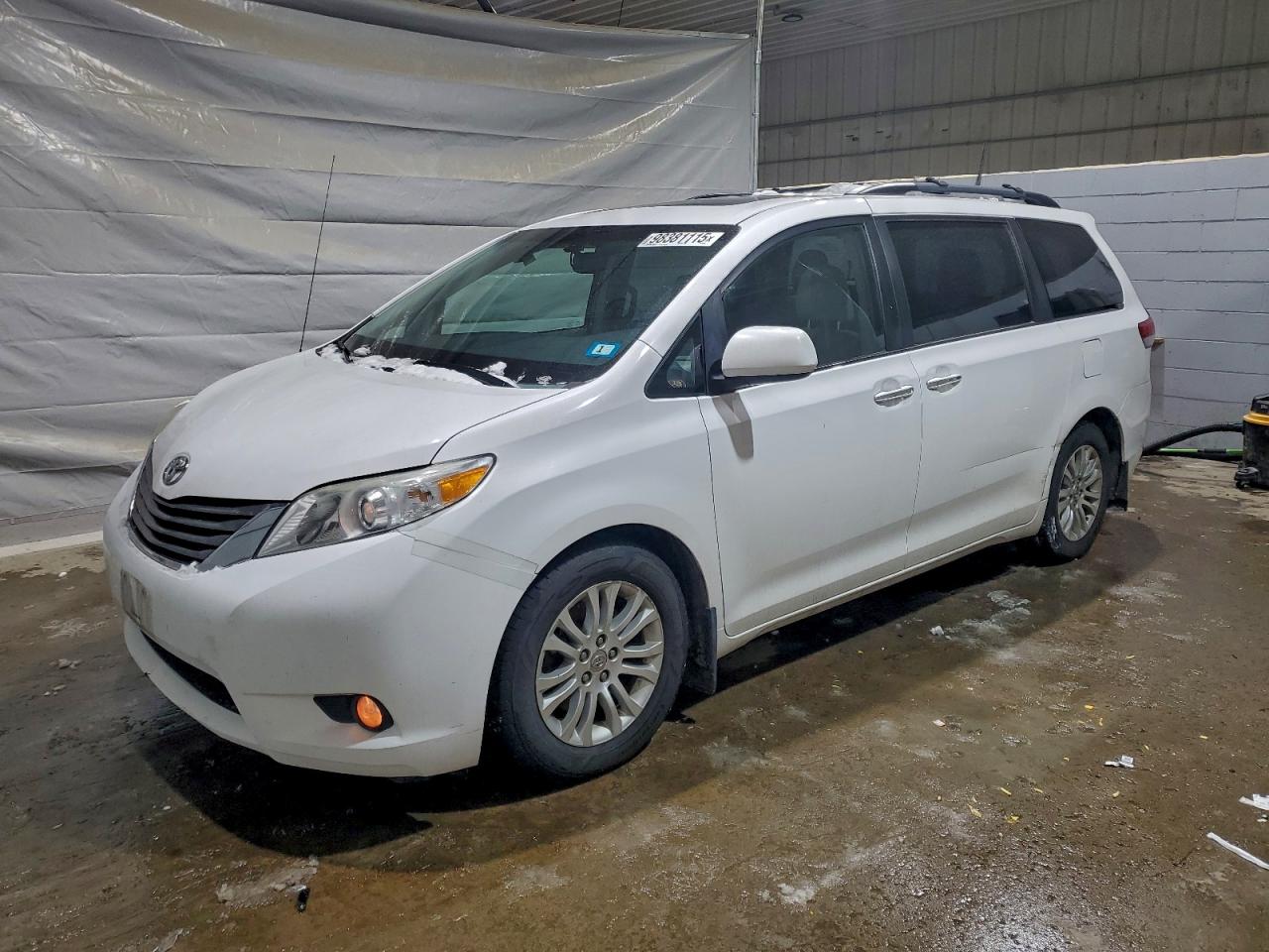 TOYOTA SIENNA XLE 2013