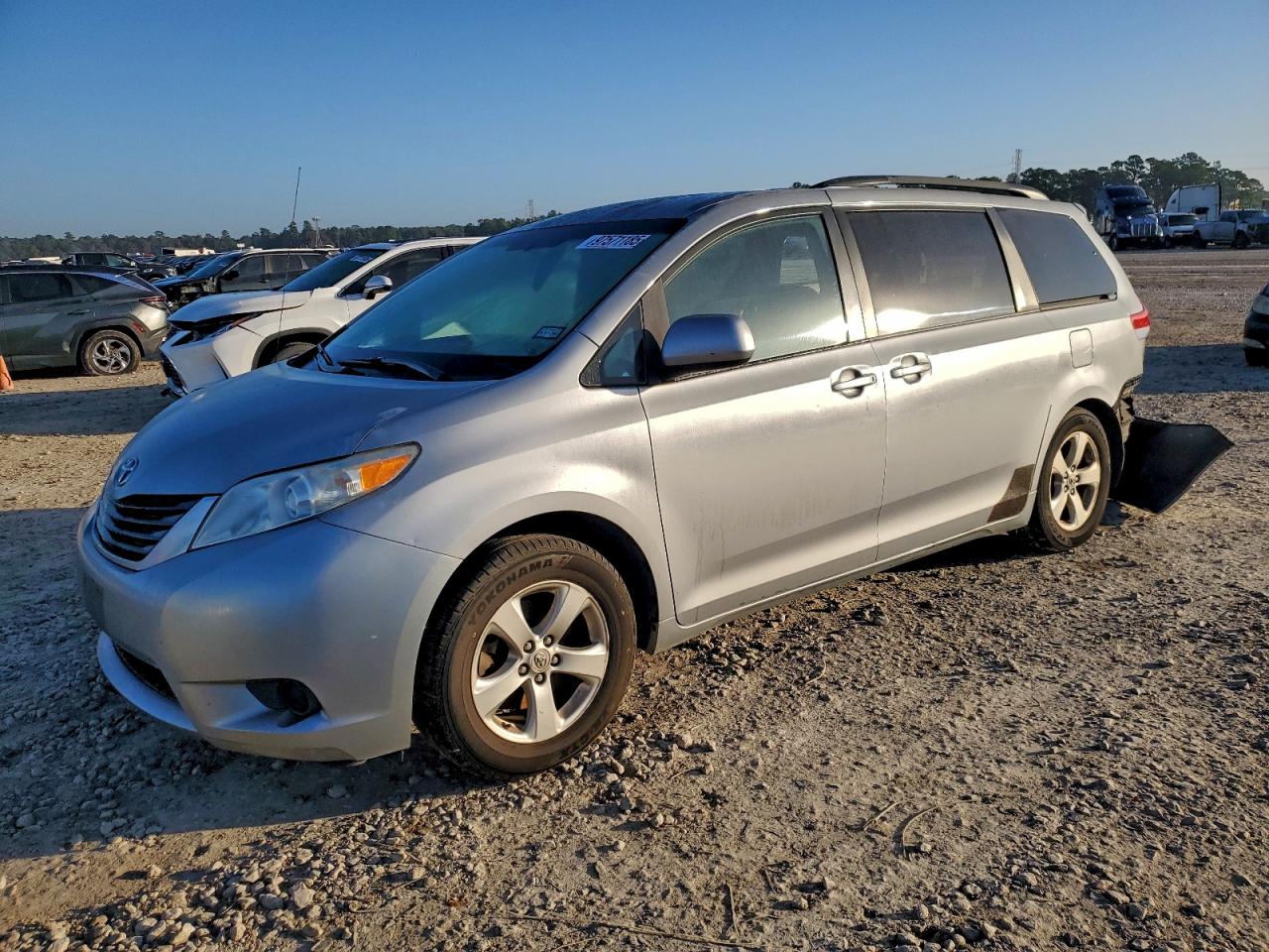 TOYOTA SIENNA 2011