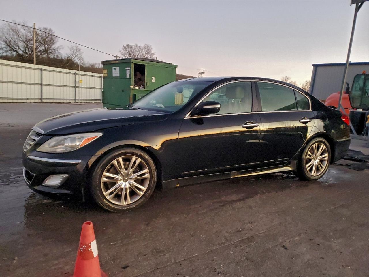 HYUNDAI GENESIS 3. 2012