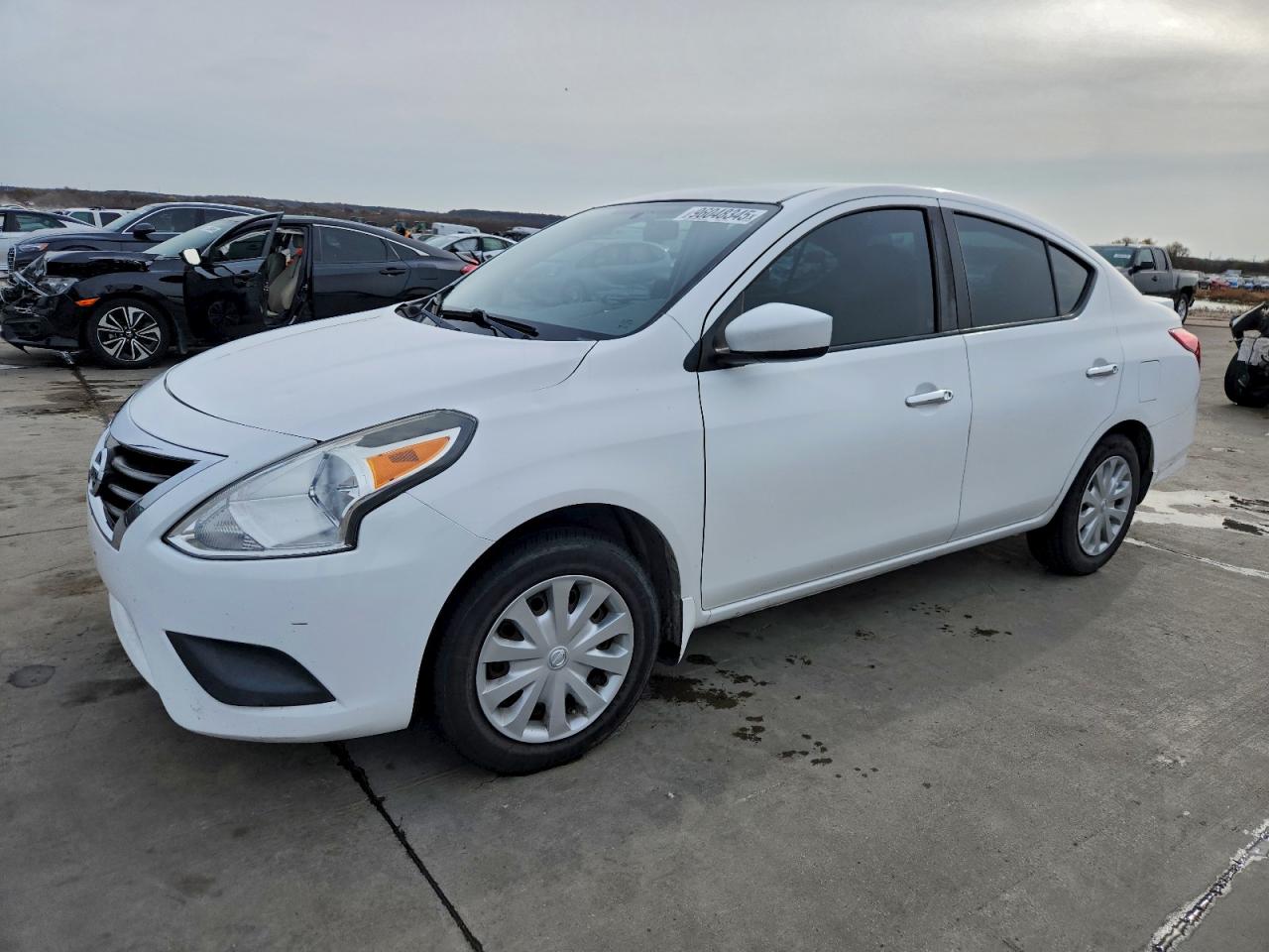 NISSAN VERSA 2016