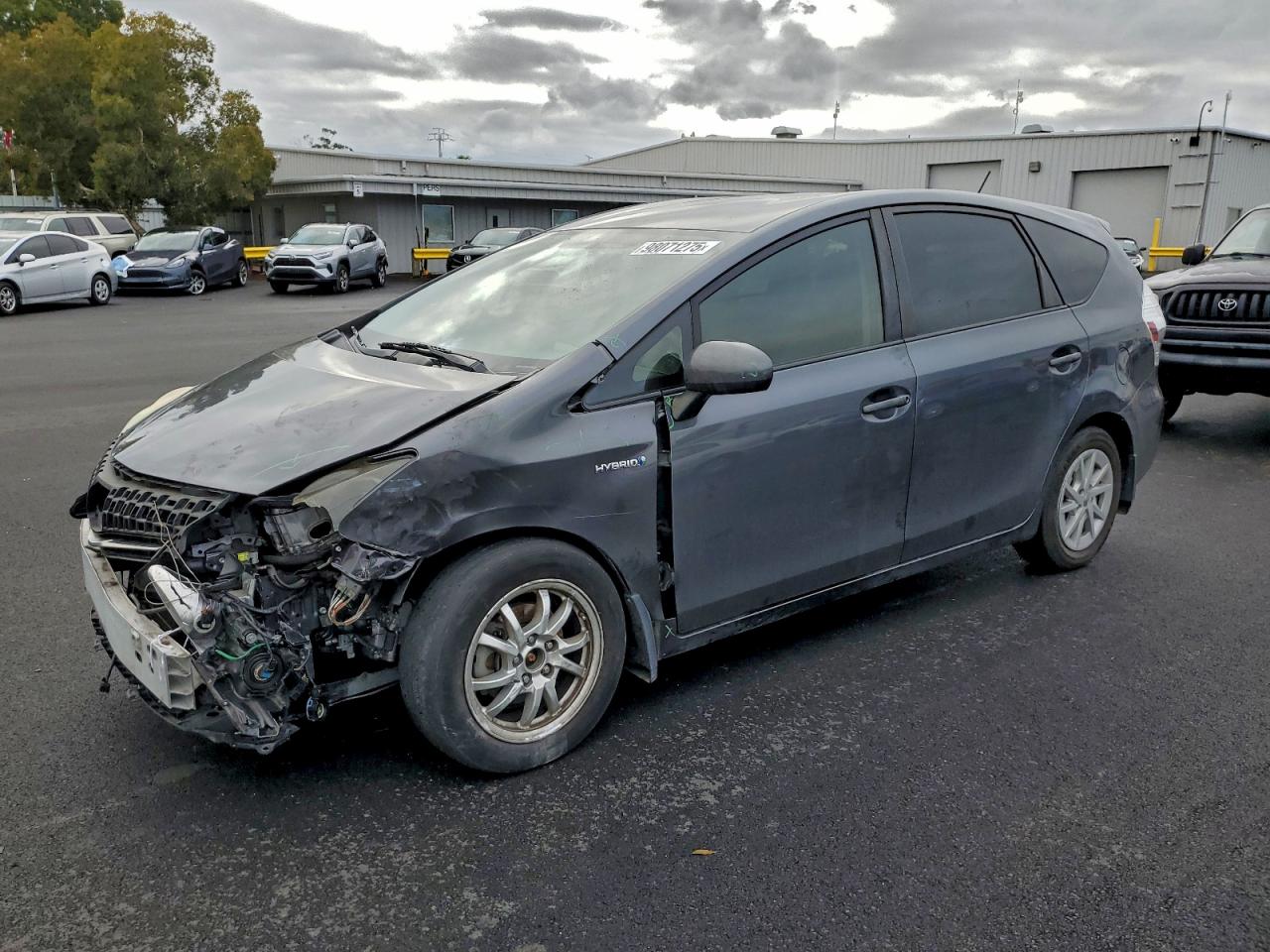 TOYOTA PRIUS V 2014