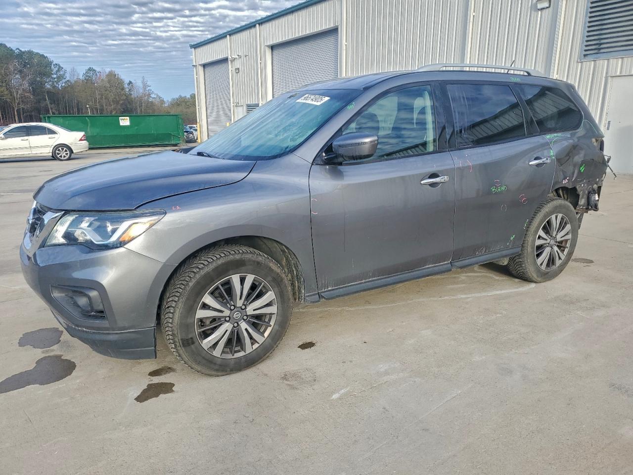NISSAN PATHFINDER 2018