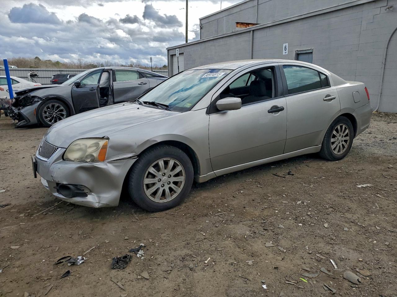 MITSUBISHI GALANT FE 2012