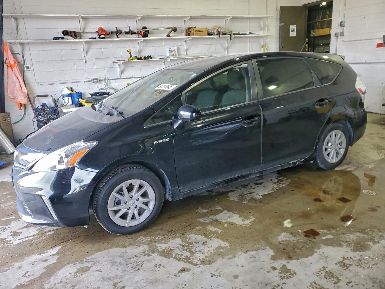 TOYOTA PRIUS V 2013