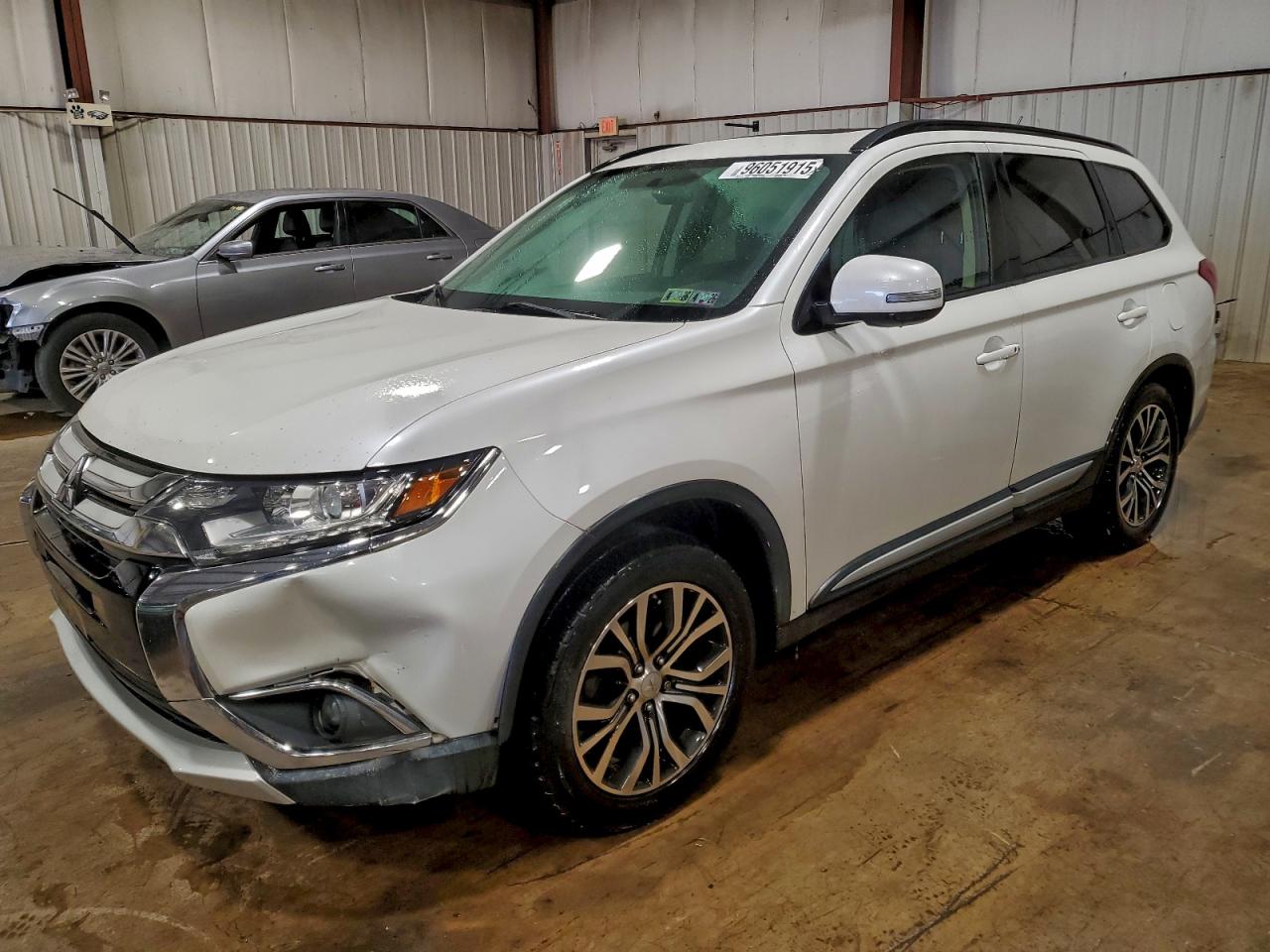 MITSUBISHI OUTLANDER 2016