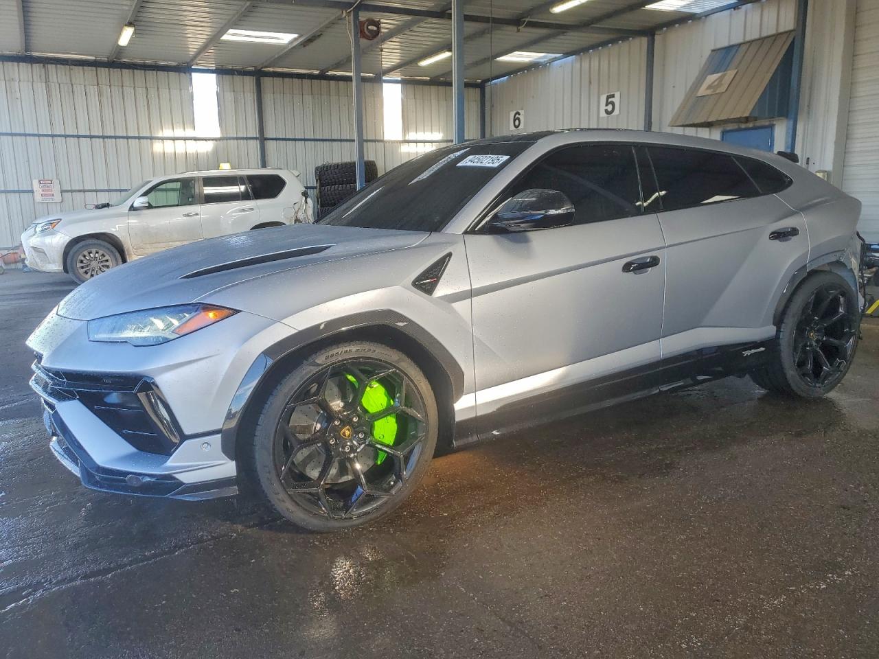 LAMBORGHINI URUS PERFO 2024