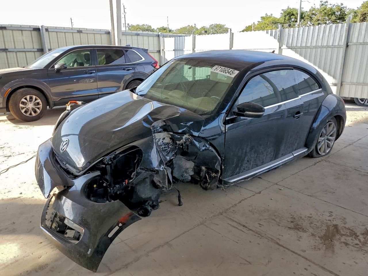 VOLKSWAGEN BEETLE 2013