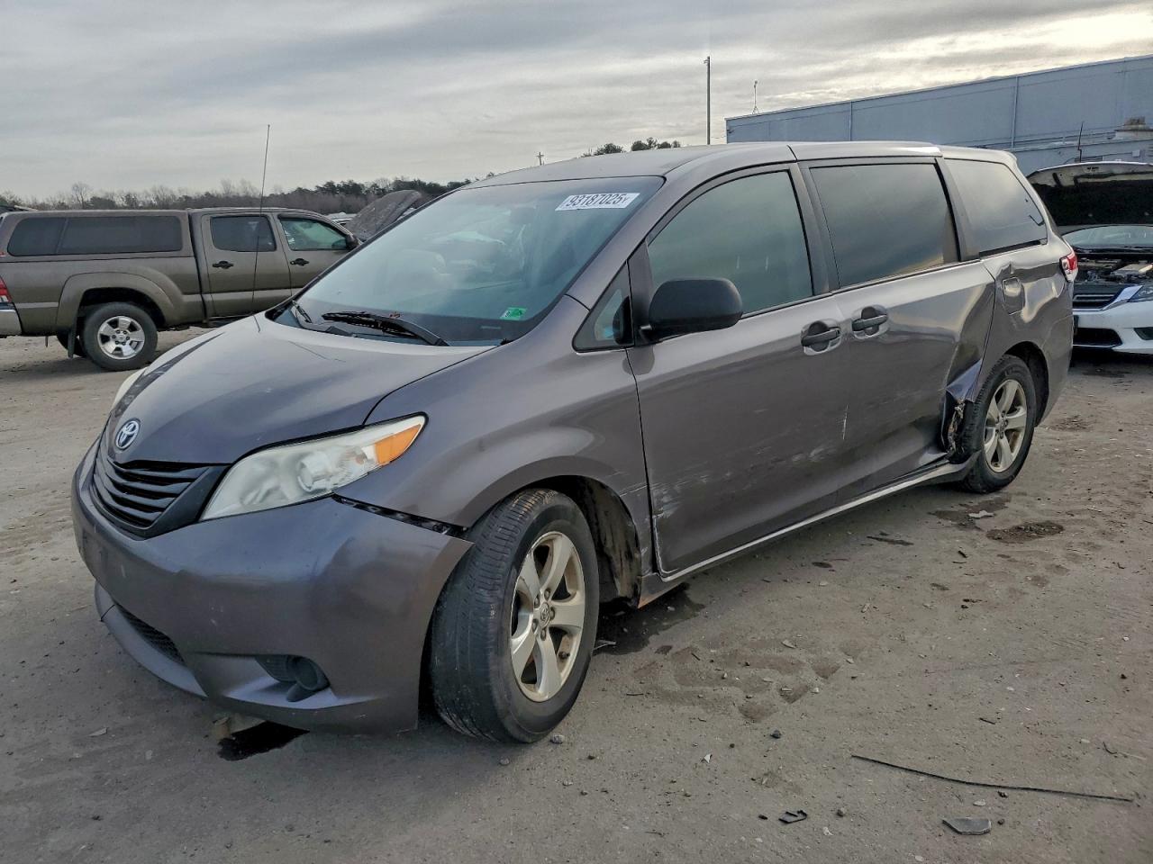TOYOTA SIENNA 2013