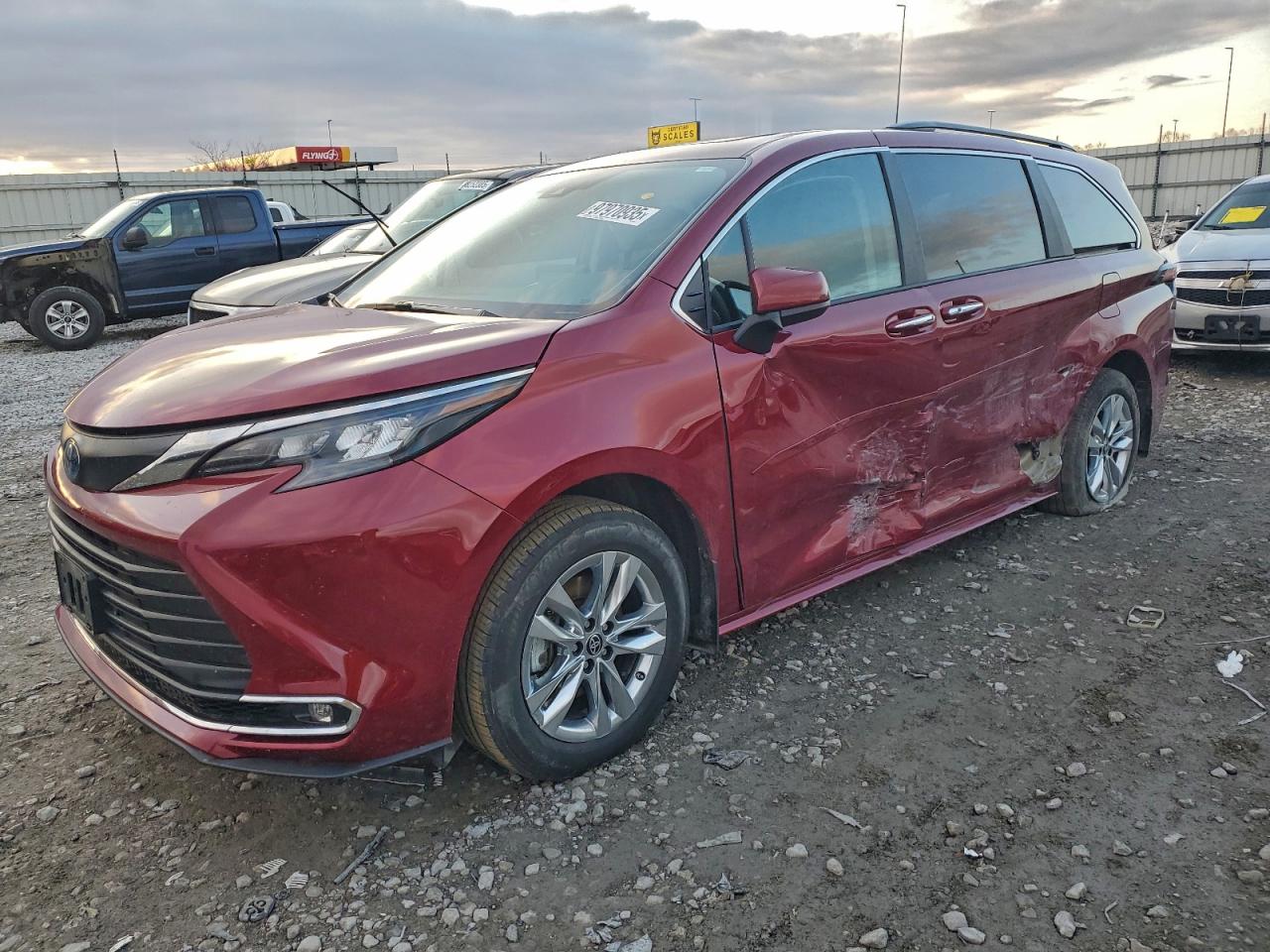 TOYOTA SIENNA XLE 2024