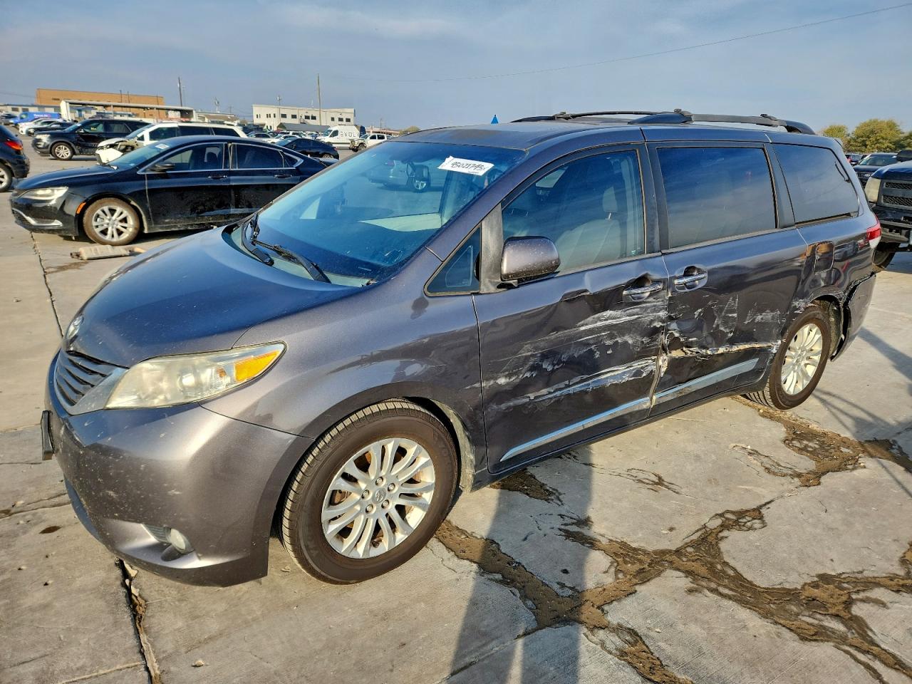 TOYOTA SIENNA XLE 2013