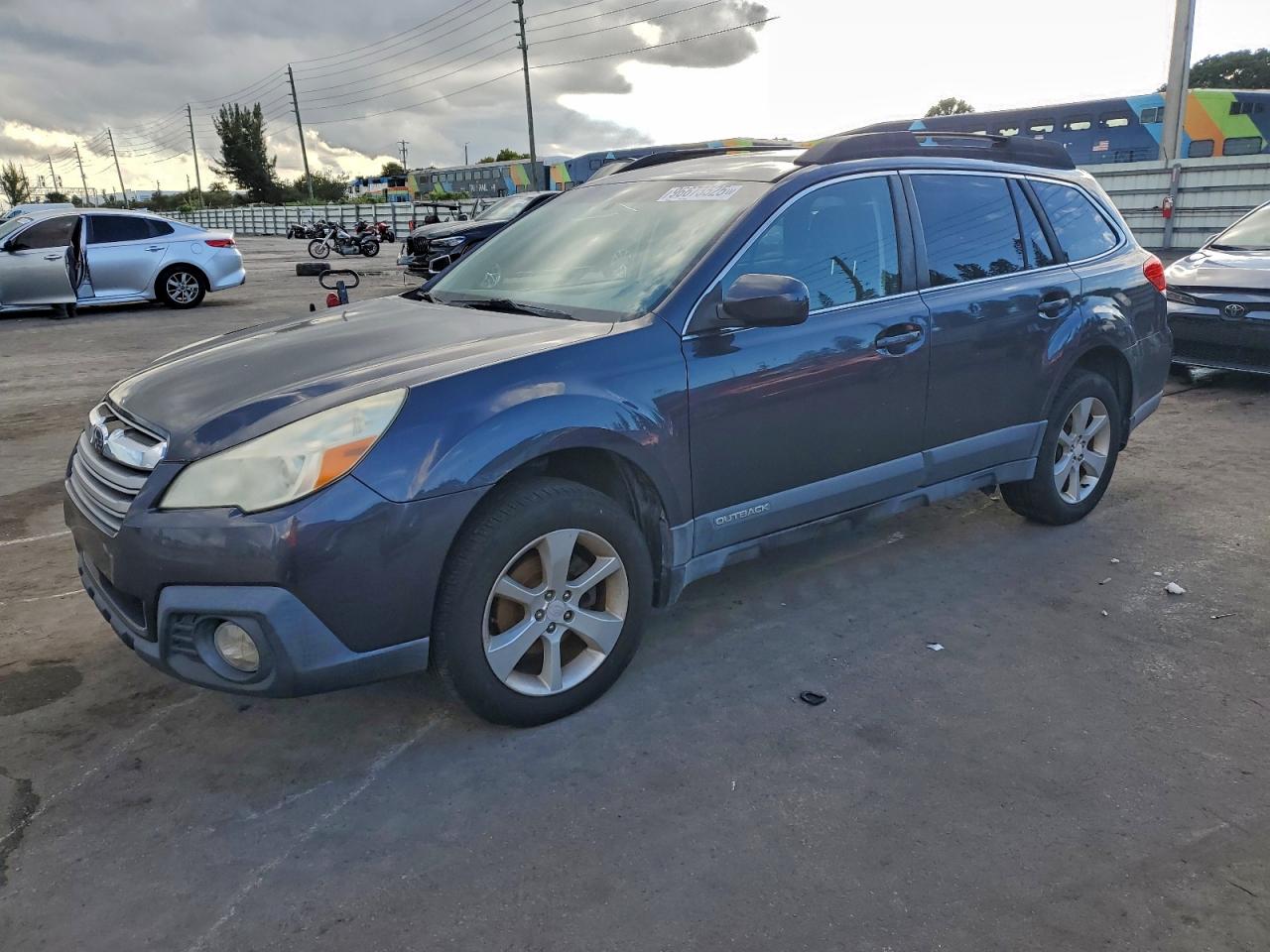 SUBARU OUTBACK 2. 2013