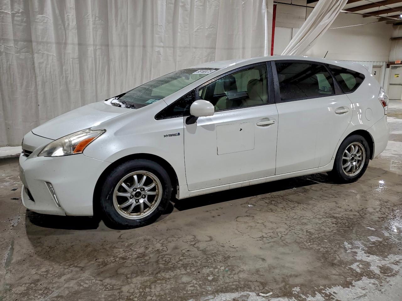 TOYOTA PRIUS V 2014