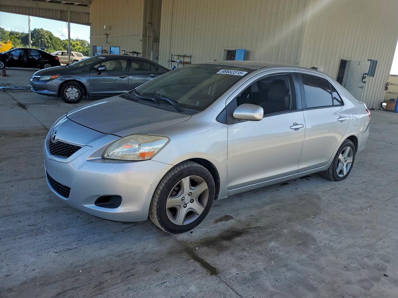 TOYOTA YARIS 2012