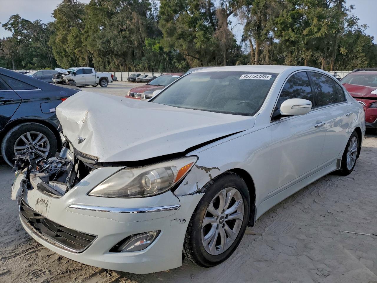 HYUNDAI GENESIS 3. 2012
