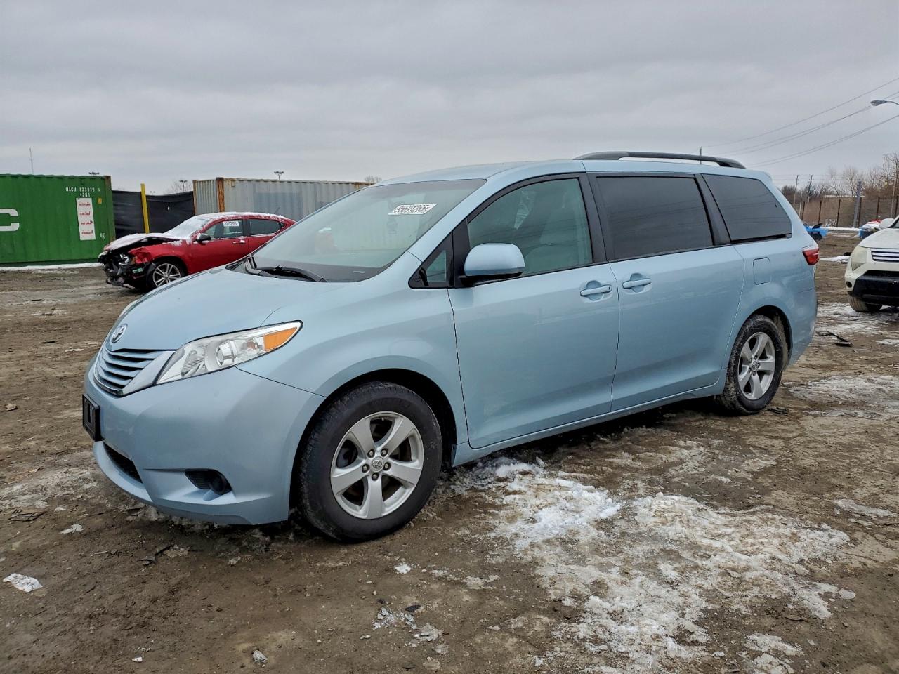 TOYOTA SIENNA LE 2015